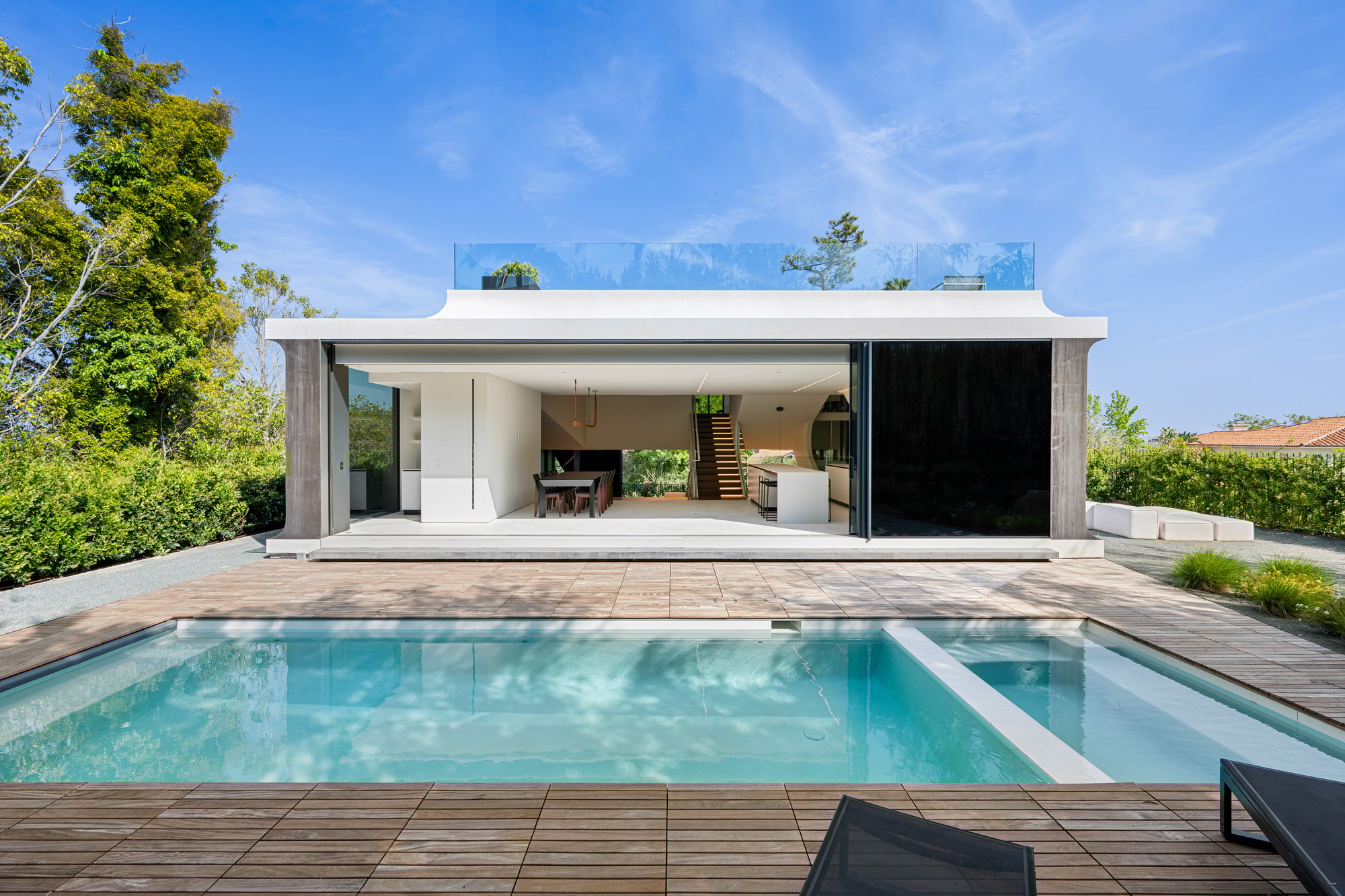 Exterior shot of a modern house in Los Angeles